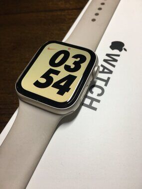 Apple Watch SE (2nd Gen) 44mm Starlight Aluminum GPS - Hardly Used